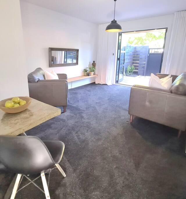 Apartment 1 - Haddin Court - Executive One Bedroom بلينهايم المظهر الخارجي الصورة