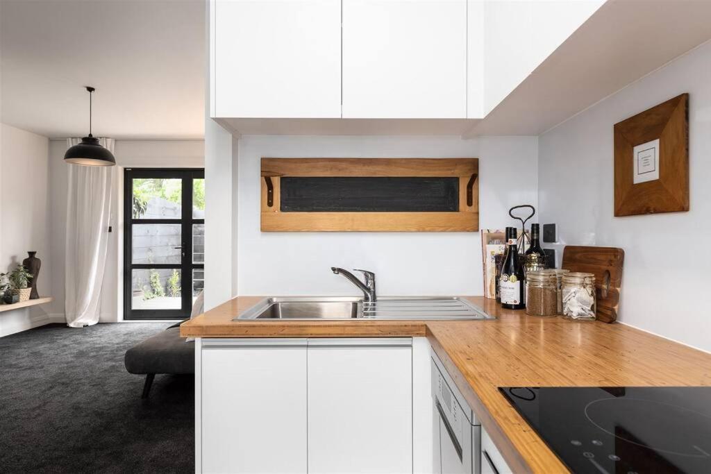 Apartment 1 - Haddin Court - Executive One Bedroom بلينهايم المظهر الخارجي الصورة